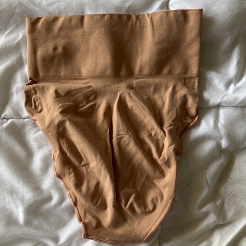 NWOT Skims Core Control Solutionwear